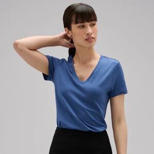 NWT Unbound Merino Women's Moonlight Blue V-Neck T-Shirt